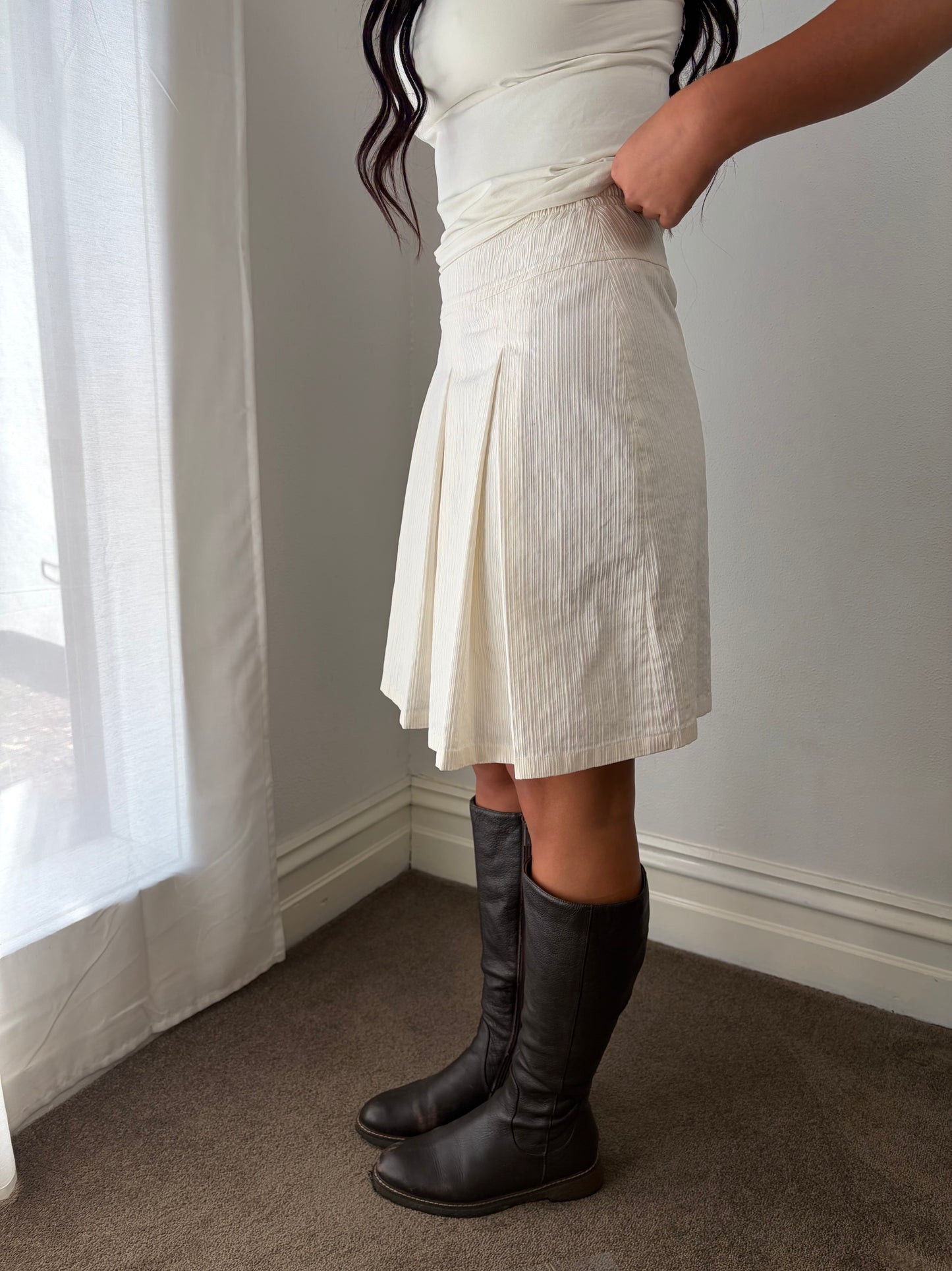 Vintage Ivory Pleated A-Line Midi Skirt with Textured Pinstripe Finish