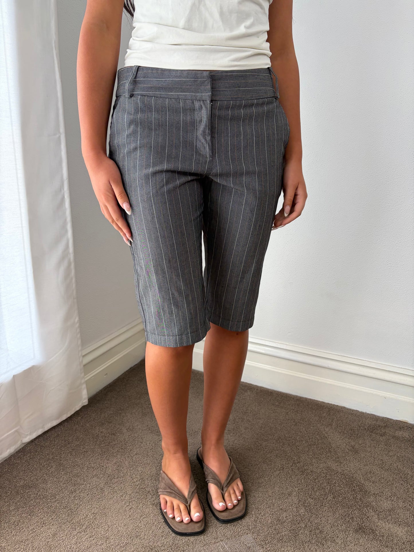 CUE Vintage Grey Pinstripe Tailored Capri Pants