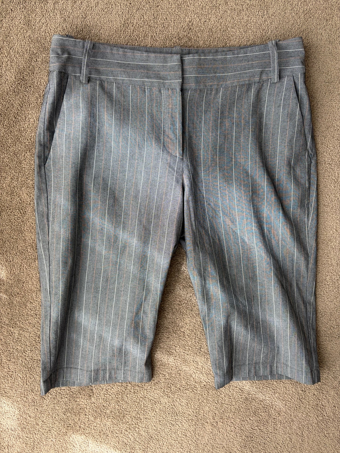 CUE Vintage Grey Pinstripe Tailored Capri Pants